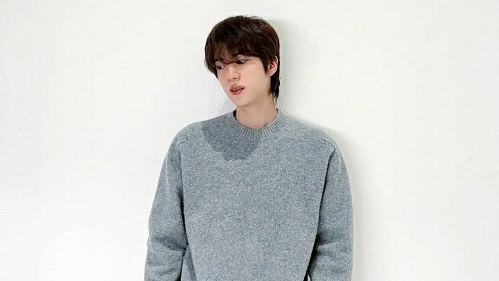 JiniChannel's tweet photo. #BigHitMusic publicó una  declaración sobre las cartas hacia #Jin de #BTS durante su enlistamiento. La agencia pidió muy amablemente que los fanáticos ya no envíen cartas al campo de entrenamiento donde se encuentra y también pidió que no visiten el sitio el día de (+)👇 https://t.co/lan2IvWtKw