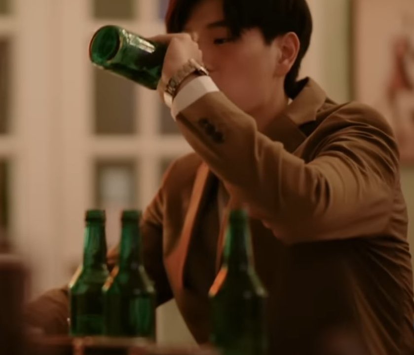 ppondvc's tweet photo. @ppnaravit @ChenRcj 🧡: don’t bear/tank the expection of who is better, just be yourself. 
: i’ll carry you later, you tank na, later dunk will go jungling (gaming position)
🧡: dude come dance with me first

later there will be someone jealous of the dancing 🫠 https://t.co/JFdQyf65Kd