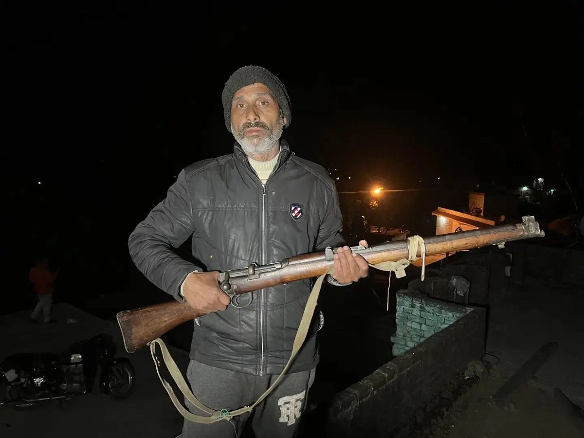 ThtKashmiriGuy's tweet photo. Bal Kishen who had not picked gun since 24 years, shot at terrorists when they were targeting hindu homes in Rajouri last week and made them fled and saved 40-45 lives of hindus in same village.

Reason why we need to pick up guns. https://t.co/5eoJAEtbNd