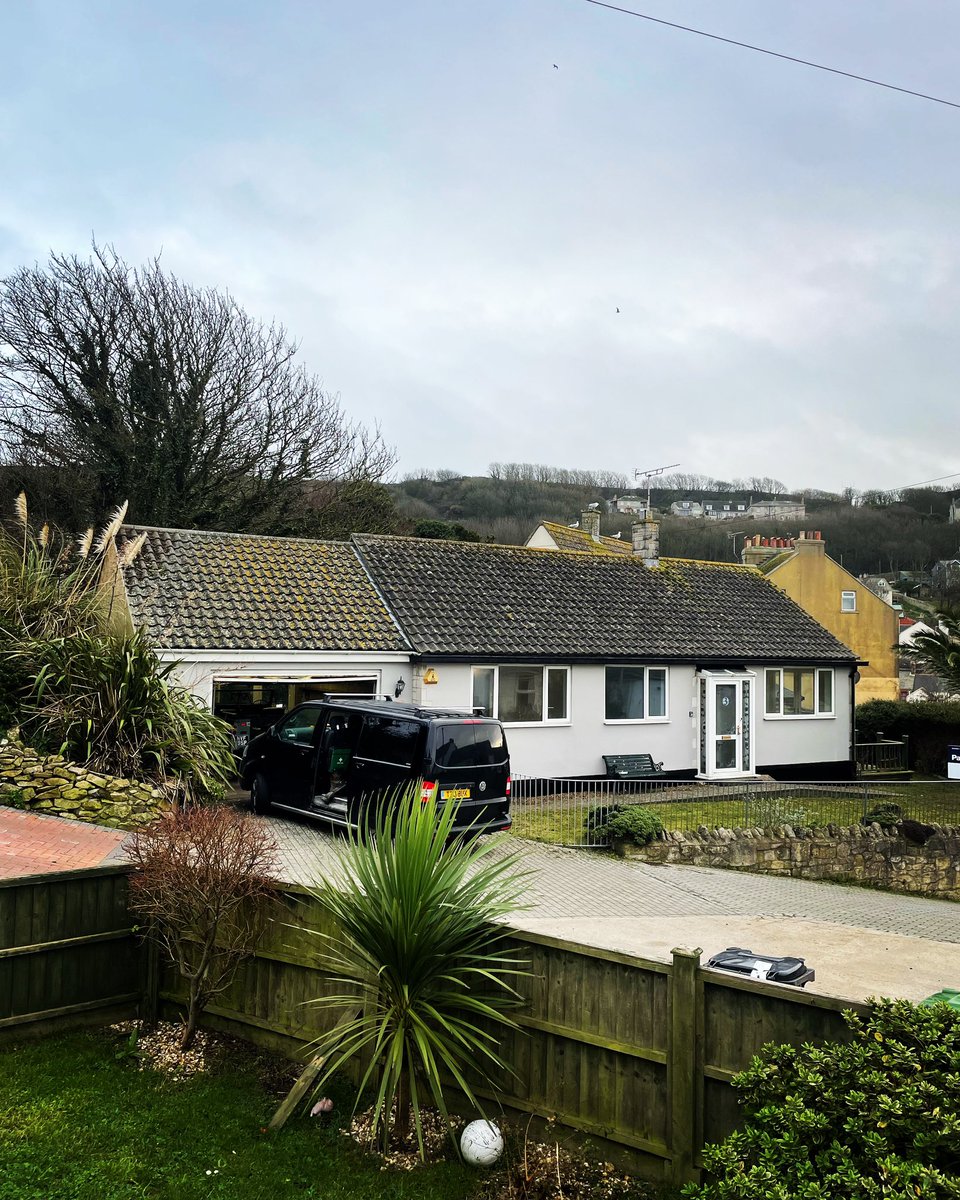 3 bed detached bungalow on Portland for sale. From rear and side gardens large garage and workshop. Close to amenities. Last chance before we rent it out. 320k Ono Please retweet