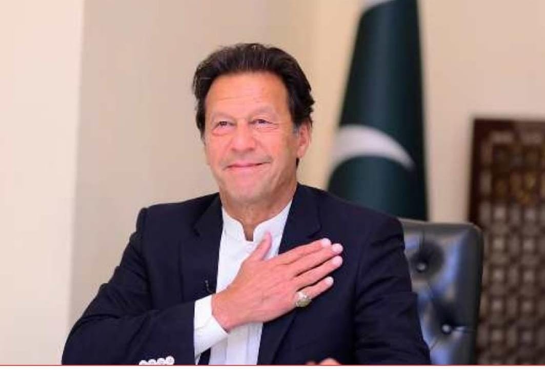 OfficelMayo's tweet photo. کچھ ایمان دار لوگ لندن ،اسٹریلیا اور بلیجیم میں اپنے جزیرے بنا رہے ہیں۔اور ایک غدار کراچی میں  تیسرا کینسر ہسپتال بنا رہا ہے 
#ImranKhanForPakistan https://t.co/UUzeWMSae7