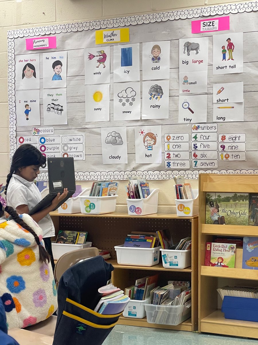 Love catching my students using the thematic word wall 👏 #multilinguallearners <a href="/Palmieri_FLC/">Lynette Palmieri</a>
