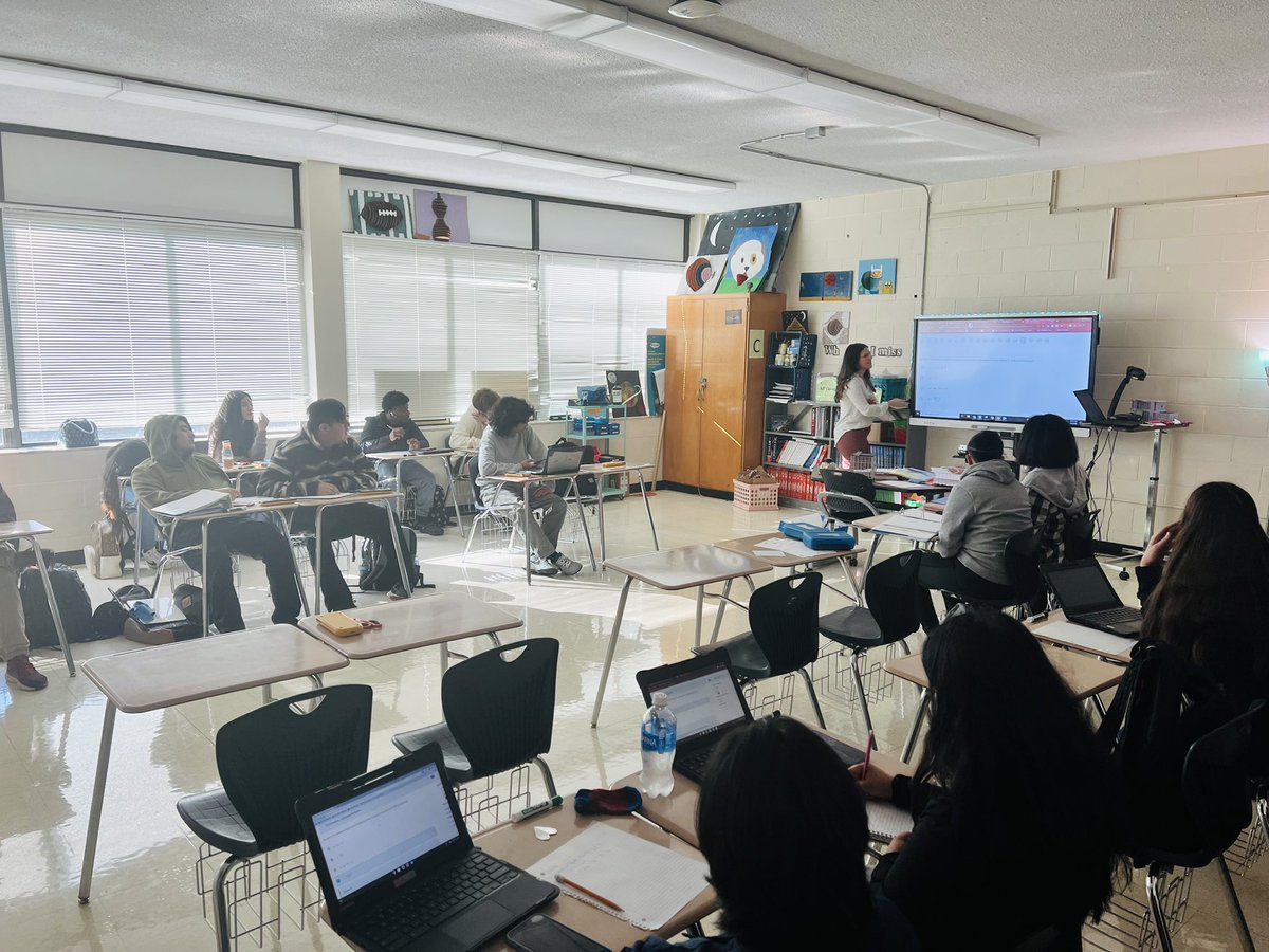 Awesome visit today <a href="/MonroeHSNC/">Monroe High School (NC)</a>! ❤️ the student collaboration across multiple subjects/classes coupled w/outstanding classroom culture. Keep up the great work #Redhawks! #TeamUCPS #BeTheBest #EmpowerED <a href="/UCPSNC/">Union County Public Schools</a> <a href="/MomPrincipal/">SBatchelor</a>