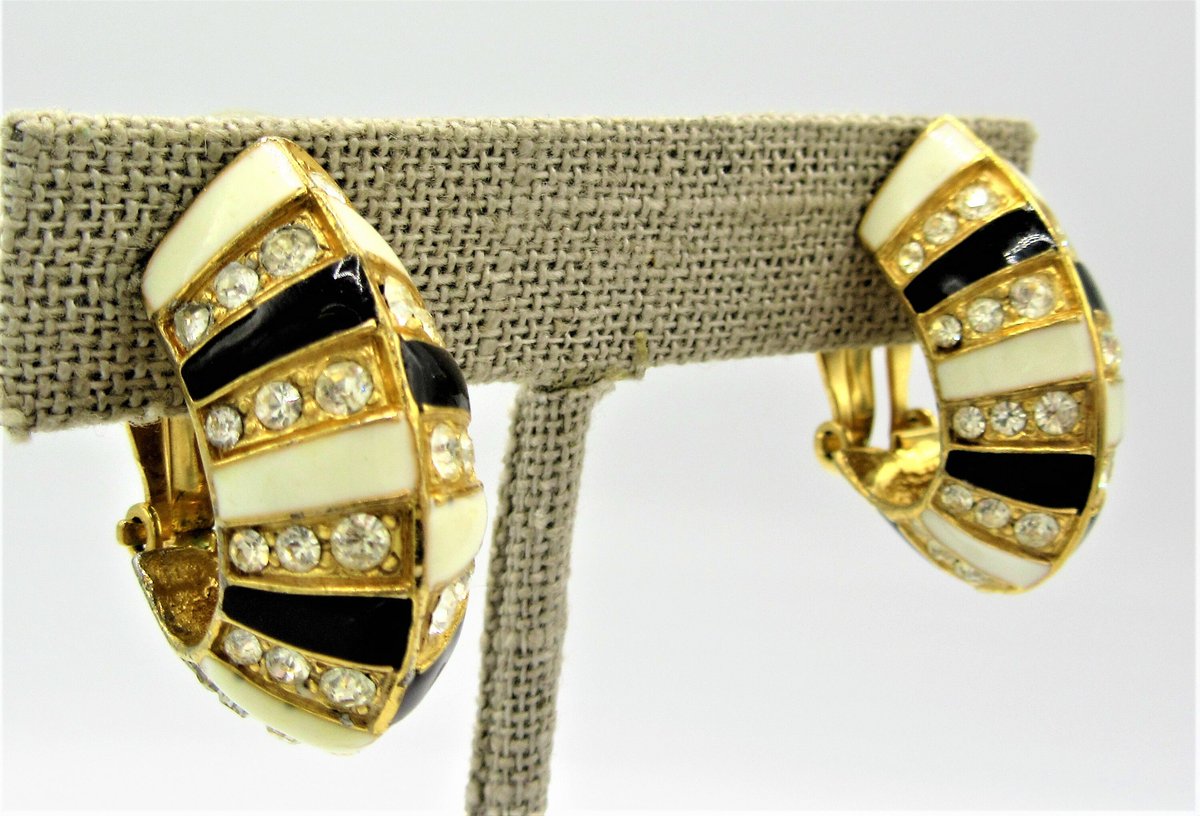 vintagobsession's tweet photo. Excited to share the latest addition to my #etsy shop: CINER Black White Earrings, Vintage Hoop Signed, Rhinestone Enamel Clip Ons https://t.co/98rCo0gWEl #white #black #no #women #glass #midcentury #earlobe #signedciner #clipearrings https://t.co/8pm8cGNFns