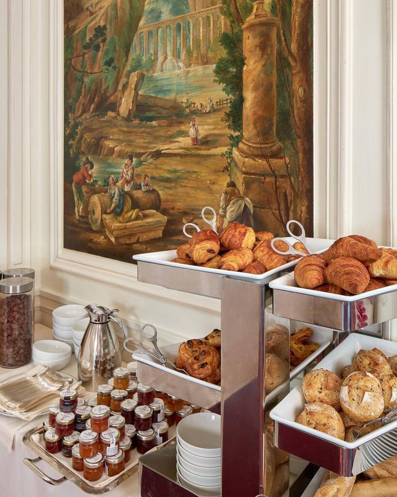 Hôtel Raphael Paris tweet media