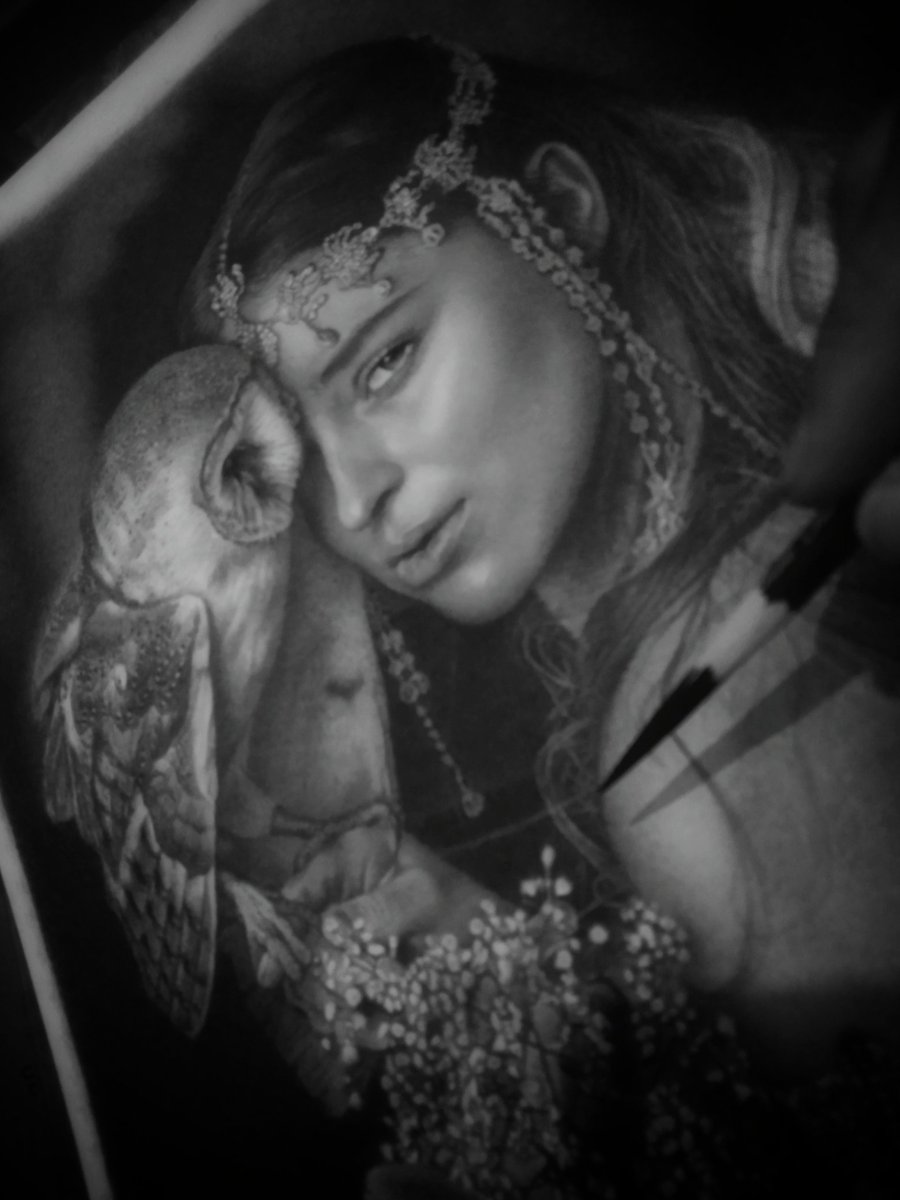 hernawan_art's tweet photo. My artwork drawing. I'm drawing with charcoal pencil on paper from photo reference. 
#art #drawings #drawing #illustration #artist #artistsontwitter #owls #queen #girl #blackandwhite #sketch #Realistic #traditionalart #women https://t.co/OQt1zJaLug