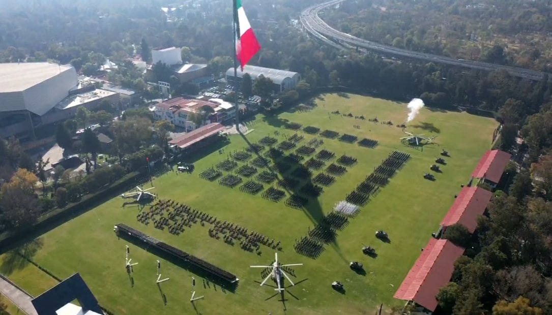 xevtfm's tweet photo. #EnFotos 📸 El presidente @lopezobrador_ se encuentra en Campo Marte junto a parte del gabinete y las 'corcholatas', @adan_augusto, @Claudiashein y @m_ebrard https://t.co/hixfKntNk5