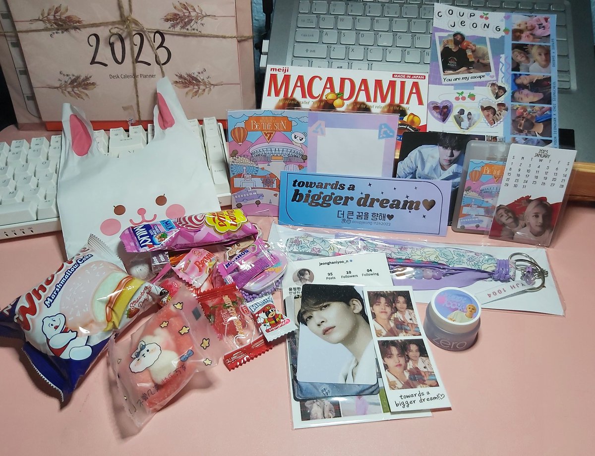 euumii_17's tweet photo. — eu mails (◍•ᴗ•◍)✧*。

{#YJH1004BirthdayKit}

Atee kring @heyhanniehae omg received jh bday kit na po 😭😭 thank u soo much lalo sa dagdag na freebies frm betsbul, coupjeong calendar +macadamia 🥺🥺🥺 sobrang cute nung candy bag huhu I really love ur works. 

#euumails https://t.co/kPwUgDs340