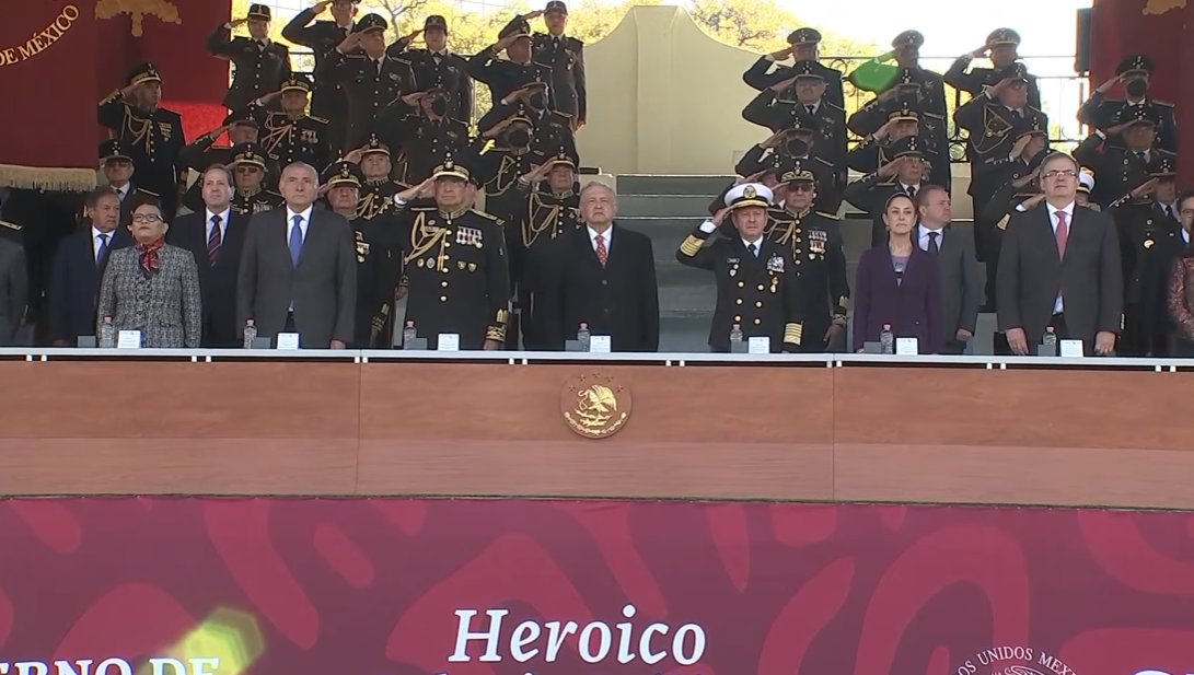 xevtfm's tweet photo. #EnFotos 📸 El presidente @lopezobrador_ se encuentra en Campo Marte junto a parte del gabinete y las 'corcholatas', @adan_augusto, @Claudiashein y @m_ebrard https://t.co/hixfKntNk5