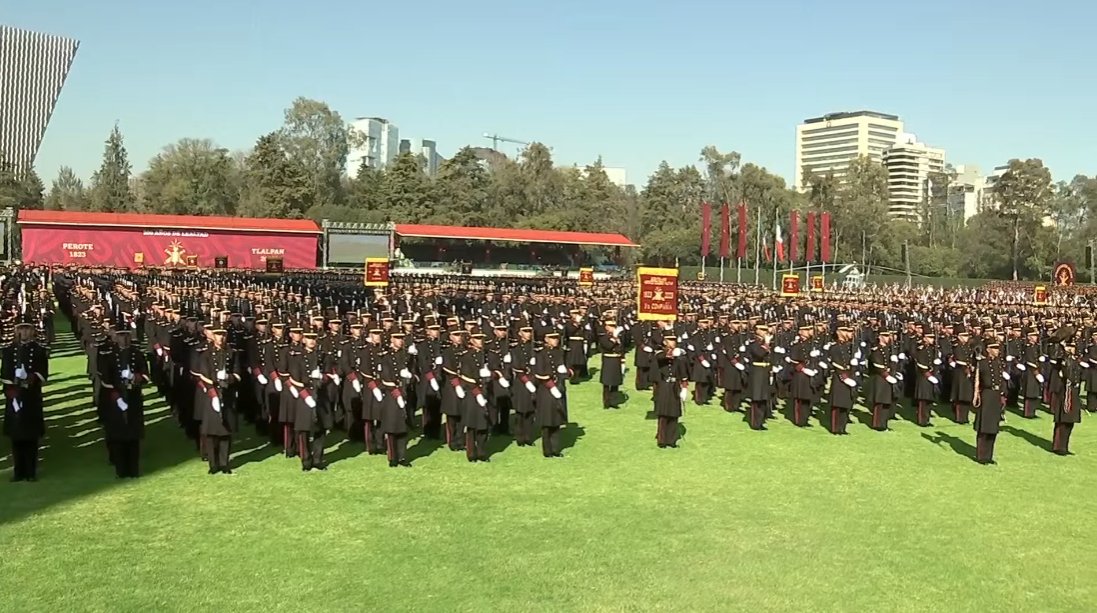 xevtfm's tweet photo. #EnFotos 📸 El presidente @lopezobrador_ se encuentra en Campo Marte junto a parte del gabinete y las 'corcholatas', @adan_augusto, @Claudiashein y @m_ebrard https://t.co/hixfKntNk5