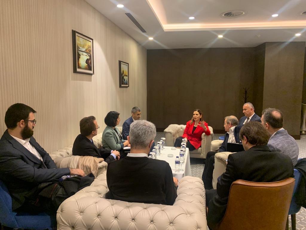 arzuerdemtc's tweet photo. 📍Bahçelievler 

İstanbul Üniversitesi ve Cerrahpaşa Üniversitesi öğretim görevlileri ile Teknoloji, Teknolojinin Kullanımı, Sorunlar, Çözümler ve İçerik Geliştirme Çalıştayı sonrası değerlendirmelerde bulunduk. Derdimiz Türk gençliği… Çalışmalarımız sürecektir. https://t.co/3GkeLiv1TU