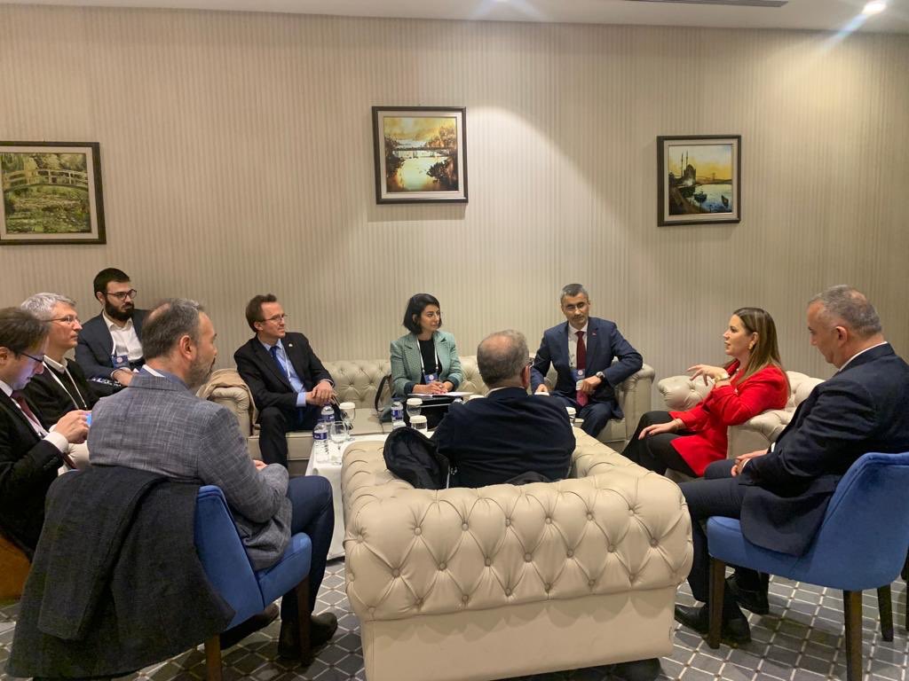 arzuerdemtc's tweet photo. 📍Bahçelievler 

İstanbul Üniversitesi ve Cerrahpaşa Üniversitesi öğretim görevlileri ile Teknoloji, Teknolojinin Kullanımı, Sorunlar, Çözümler ve İçerik Geliştirme Çalıştayı sonrası değerlendirmelerde bulunduk. Derdimiz Türk gençliği… Çalışmalarımız sürecektir. https://t.co/3GkeLiv1TU