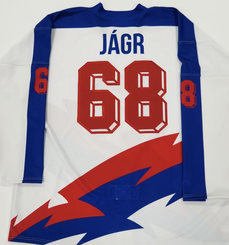 Auction this special jerseys POLDI KLADNO, First time I did wear it 1988- last time Jan .3. 2023, also score a goal😀 35 YEARS sportovniaukce.cz/homepage/aucti…