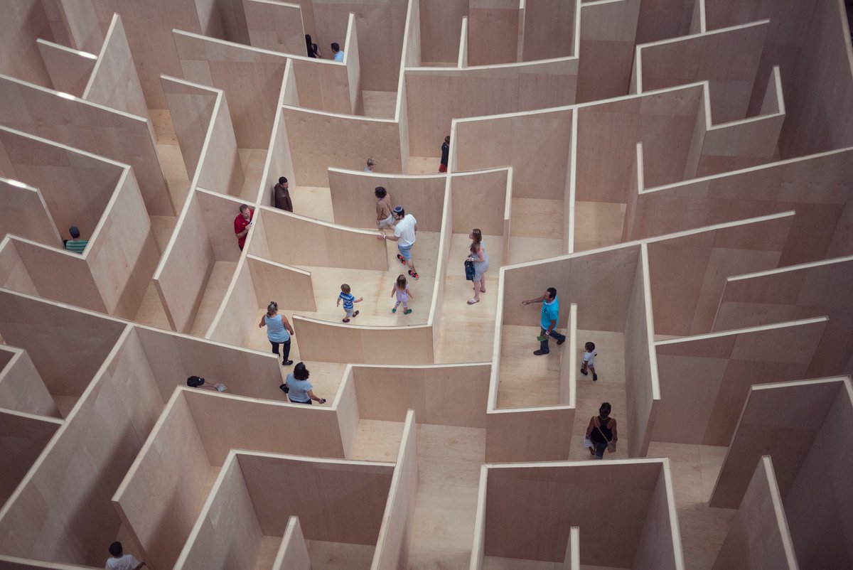 GrahamStephan's tweet photo. 2023 is a really confusing year to invest.

Stocks seem unattractive in the short term.

Real estate has started declining, but Fed rates are poised to drop further.

T-bills look attractive – but there might be even more lucrative options.

Here's my plan to navigate the maze... https://t.co/ybsdoLLiYW