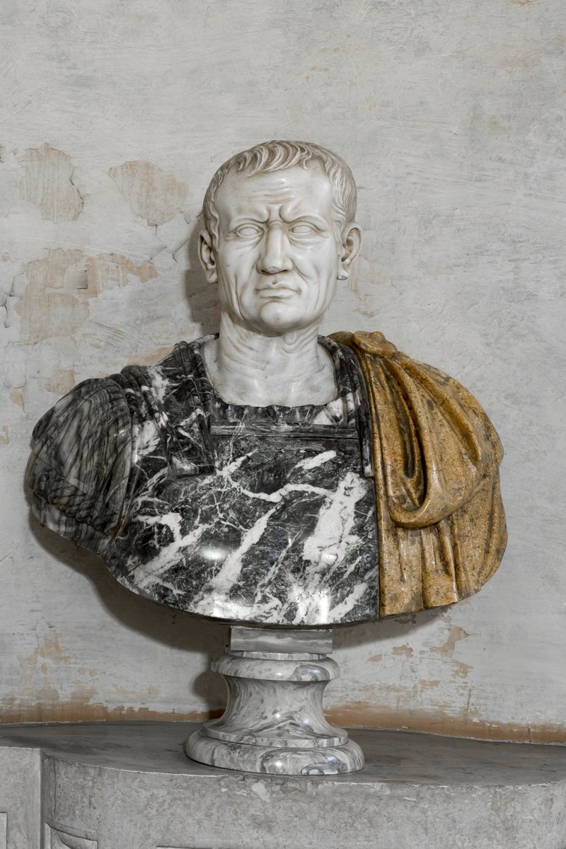 SenatoStampa's tweet photo. #VisitaVirtuale di #PalazzoGiustiniani. Per conoscere la storia dell'edificio e le opere d'arte che ne impreziosiscono gli ambienti👉https://t.co/J463SHSPTT 📷Statue e busti nello #ScalonedOnore. https://t.co/67wLhzFXGH