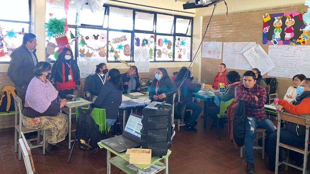 SrebTexcoco's tweet photo. Asistió el Mtro. @gastonm100x100 a las escuelas Ignacio Zaragoza, Carlos Hank y Lic. Benito Juárez, al Taller Intensivo de Planes y Programas 2022, con los colectivos docentes, en beneficio de las niñas y niños de la Z. E. #P160.
@geramonro05
@TinocoGRogelio
@ArturoH19772369 https://t.co/UglZKcY3Mh