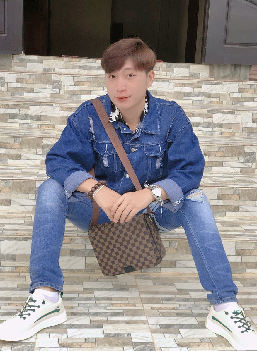 Win7008847's tweet photo. ນັ່ງຖ້າຢູ່ເດີຄວາມຮັກ😀 https://t.co/b3w5EGGOc1