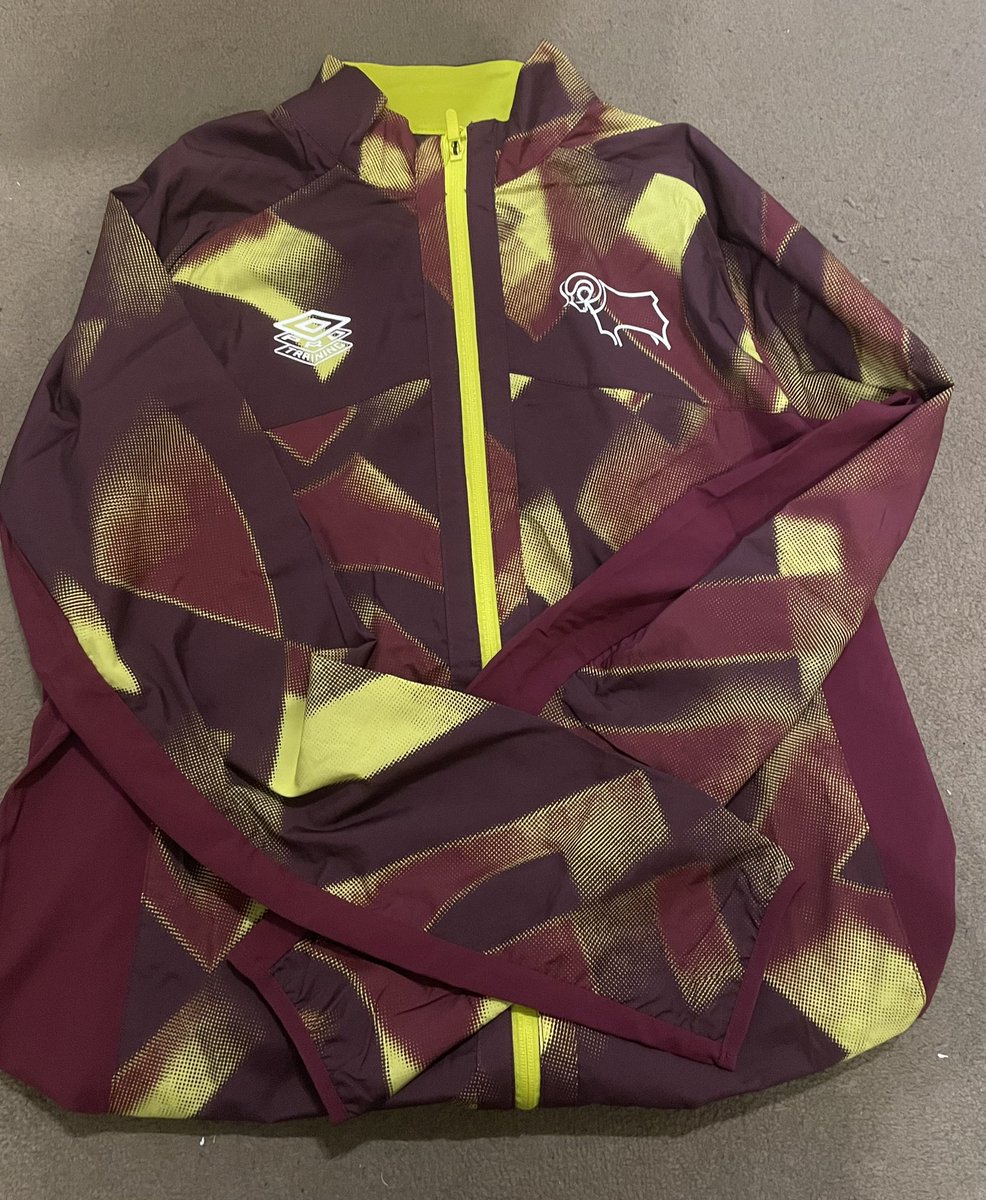 lubbyloulou's tweet photo. When the last Christmas present has arrived love it ❤️ #dcfc #trainingjacket https://t.co/pOqK3fFfX2