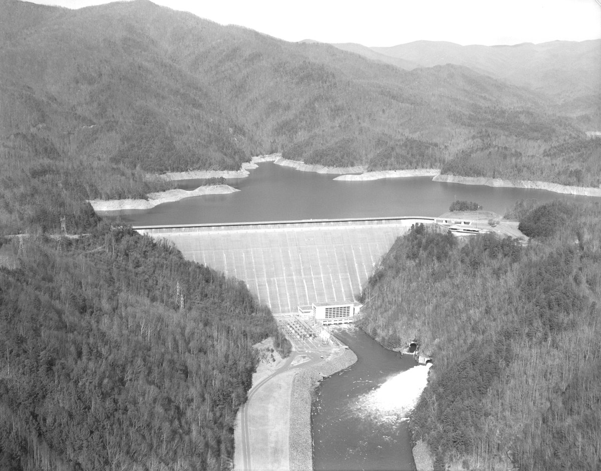 TVAnews's tweet photo. January 1, 1942, was a busy day in North Carolina as work began on Fontana Dam! Three years later, on January 20, 1945, the first power was generated at the highest dam east of the Mississippi River. Fontana Dam also makes a scenic stop for hikers on the Appalachian Trail! #TBT https://t.co/TYixH9Zlbo