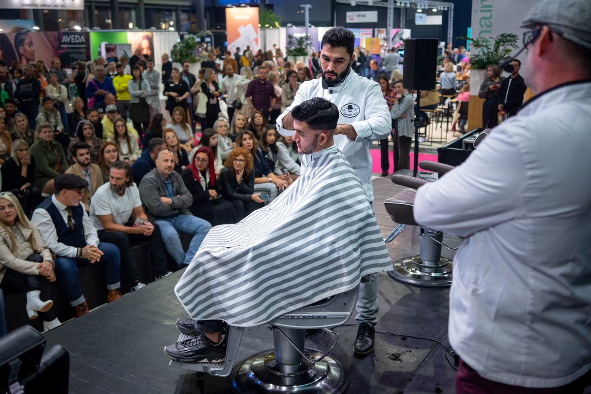 HairProjectXpo's tweet photo. Throwback to The Hair Project 2022: men &amp; barber stage 💈 
Thanks for demonstrating these wonderful men's cuts and barber techniques. A big shoutout to all participants!

#barber #thehairproject https://t.co/BCo4bcwygH