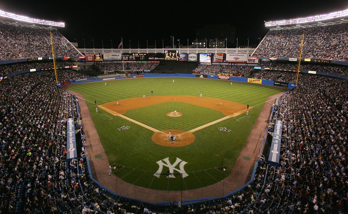 MLB's tweet photo. Thinking of some past stadiums on this #TBT. 

Which old ballpark was your favorite? https://t.co/l4eSiZ3izQ
