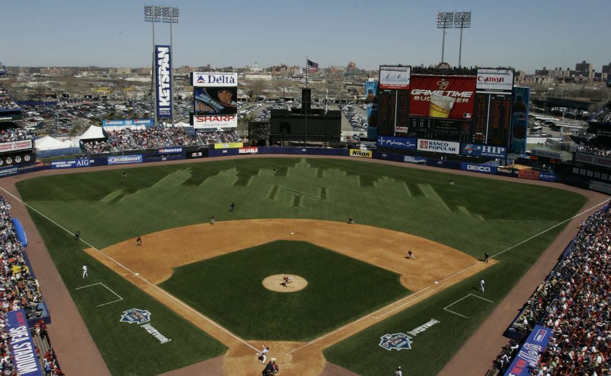 MLB's tweet photo. Thinking of some past stadiums on this #TBT. 

Which old ballpark was your favorite? https://t.co/l4eSiZ3izQ