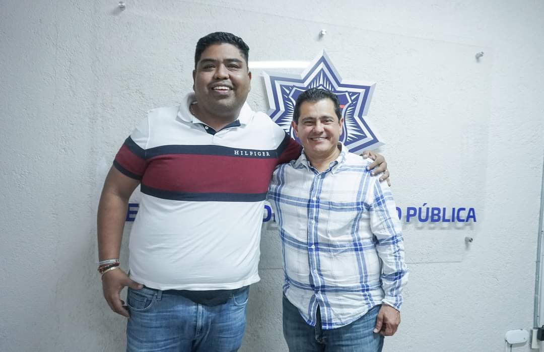 Omayorsspc's tweet photo. Visita del Lic. Jesús Ortega Marín presidente municipal de Acatlán de Pérez Figueroa quién sostuvo una reunión con el Oficial Mayor de la SSyPC el Lic. Eduardo F. Ximénez de Sandoval Fregoso para coordinar acciones en pro de dicho municipio. #gobiernodelestadodeoaxaca https://t.co/Px4BD0rf0h