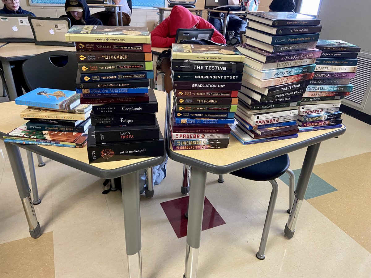 MrsBMcCormick's tweet photo. Today we distributed the books we got through @LexingtonOne Bucks for Books grant! PHS English teachers and ELL teachers added high-interest series in English and Spanish to their classroom libraries for students to select during choice reading. #LoveReading 📚 https://t.co/jzEpdW0C3z