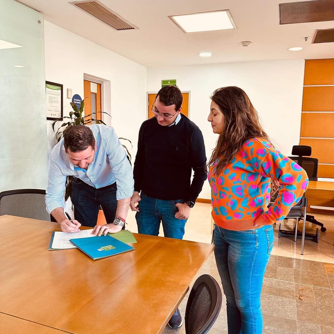 jdpalacioc's tweet photo. Haremos una inversión histórica en Pueblo Viejo, La Estrella: ¡firmamos un convenio por $12.000 millones con la @AlcaldEstrella para la construcción del parque Pueblo Viejo! Más espacio público de calidad para los siderenses 💫 https://t.co/37MNdF3MLd