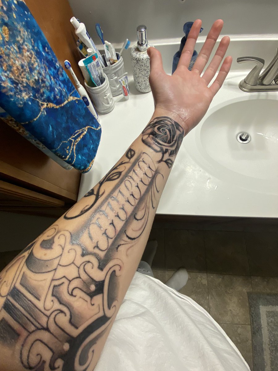 xgwadeee's tweet photo. New Tat https://t.co/nsfebdUKlP