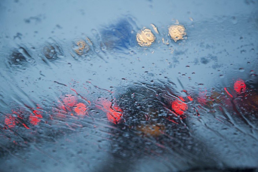 HildaSolis's tweet image. Heavy rain expected through the morning commute. Follow these tips to arrive safely at your destination.

⚠️ Slow down

🚗🚙 Maintain a safe distance

🏔️ Avoid mountain roads and recent burn areas

💧 Watch out for standing water

📱 Report road hazards to 1-800-675-HELP.