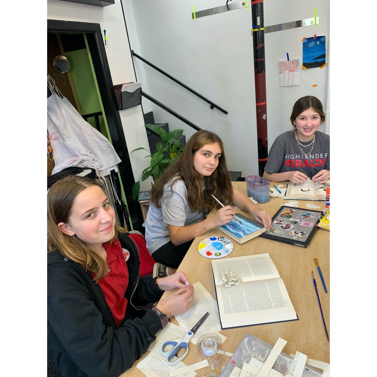 LHPS_Libraries's tweet photo. Middle School art students are hard at work creating Book Art for our upcoming LHP Book Week! #LHPBookWeek #BookItToBookWeek @lhpsnews https://t.co/w3LfrQGTVT