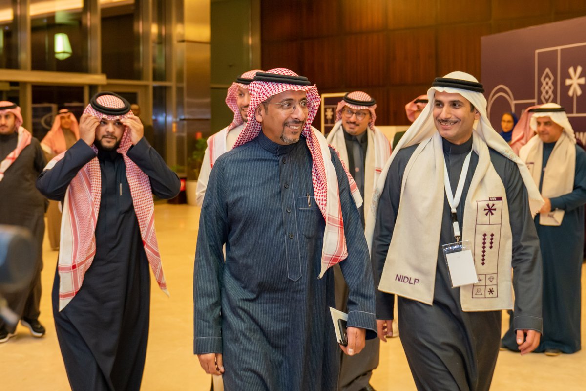 NIDLP_2030's tweet photo. برعاية معالي وزير الصناعة والثروة المعدنية الأستاذ بندر الخريف ومجموعة من القيادات في القطاع العام والخاص؛ سعدنا باستضافة 200 طالب وطالبة من جامعة MIT وكلية هارفرد لإدارة الأعمال في ليلة سعودية مميزة بفعاليات وطنية وعروض تقديمية.
#رؤية_السعودية_2030 
#نتكامل_لصناعة_المستقبل https://t.co/RyP1Dpqibr
