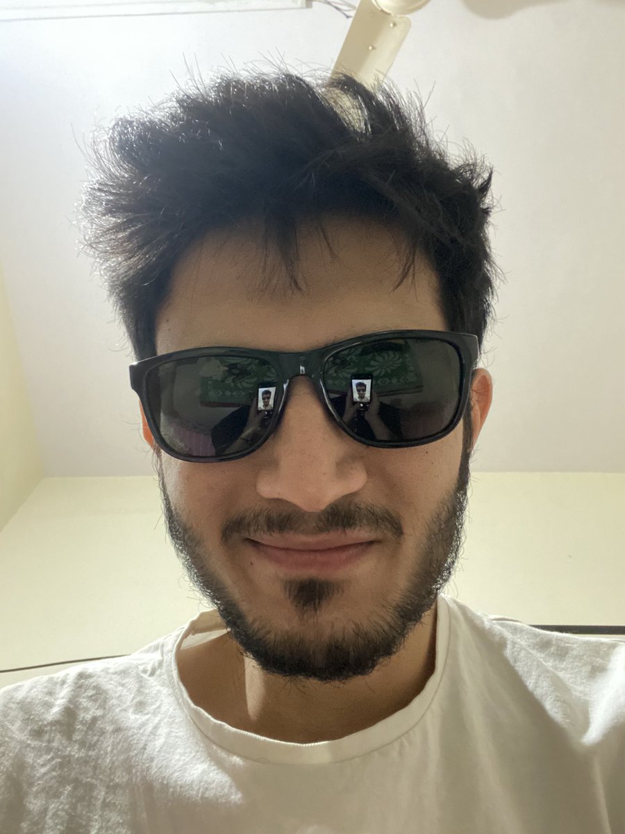 the2020engineer's tweet photo. @TheAaryanKartik Chasme laga leta hun. Itni roshni ki aaadat nai hai mujhe kartik bhaiya. https://t.co/e8er4Vj4r0