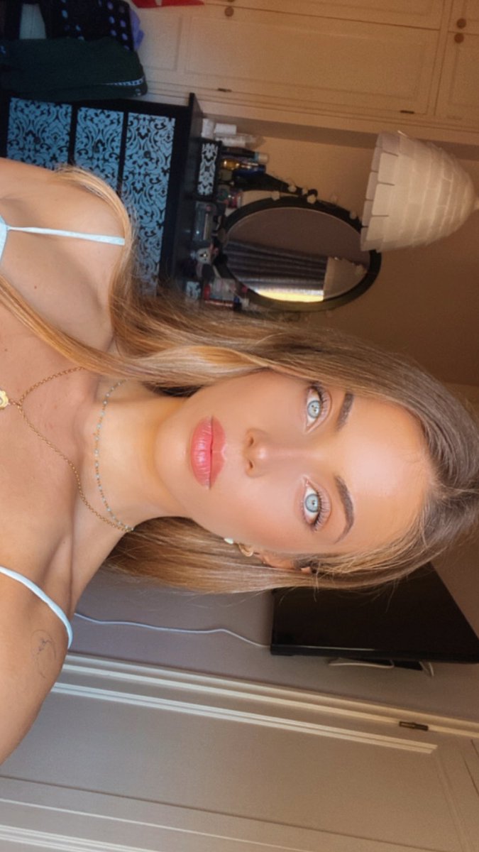 Carla🦋 tweet media