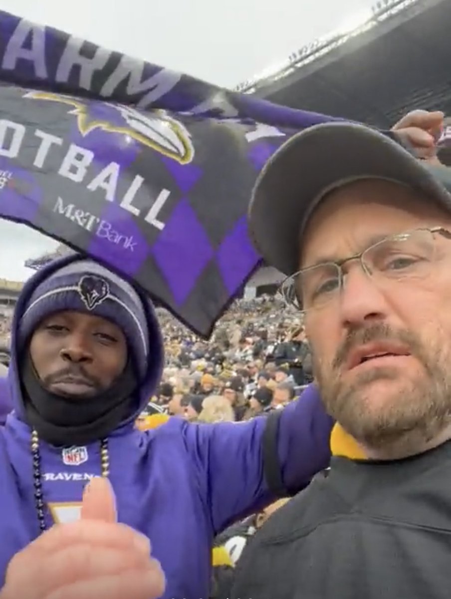 Uncle_JimmyD's tweet photo. My man made the mistake of flying that flag in Pittsburgh next to me. I called ⁦Najee and told him about it.  Najee said, “Jimmy, I got you man”.  

Damn ⁦⁦@ohthatsNajee22⁩ , I didn’t know you meant it like that.  My man 💪🏼🖤💛

⁦@steelers⁩ #Herewego https://t.co/me4JGxXcGY