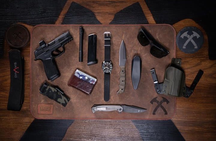 realschenjerai's tweet photo. Unpopular opinion; everyday carry should be normalized.
Cred- @JackCarrUSA https://t.co/DAeP9f1xdY