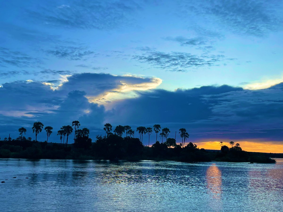 Yvonne_Maphosa's tweet image. Zimbabwean sunsets take the trophy! 🙌

Mother nature was just showing off today 😍🤌🥹

#TravelZimbabwe
