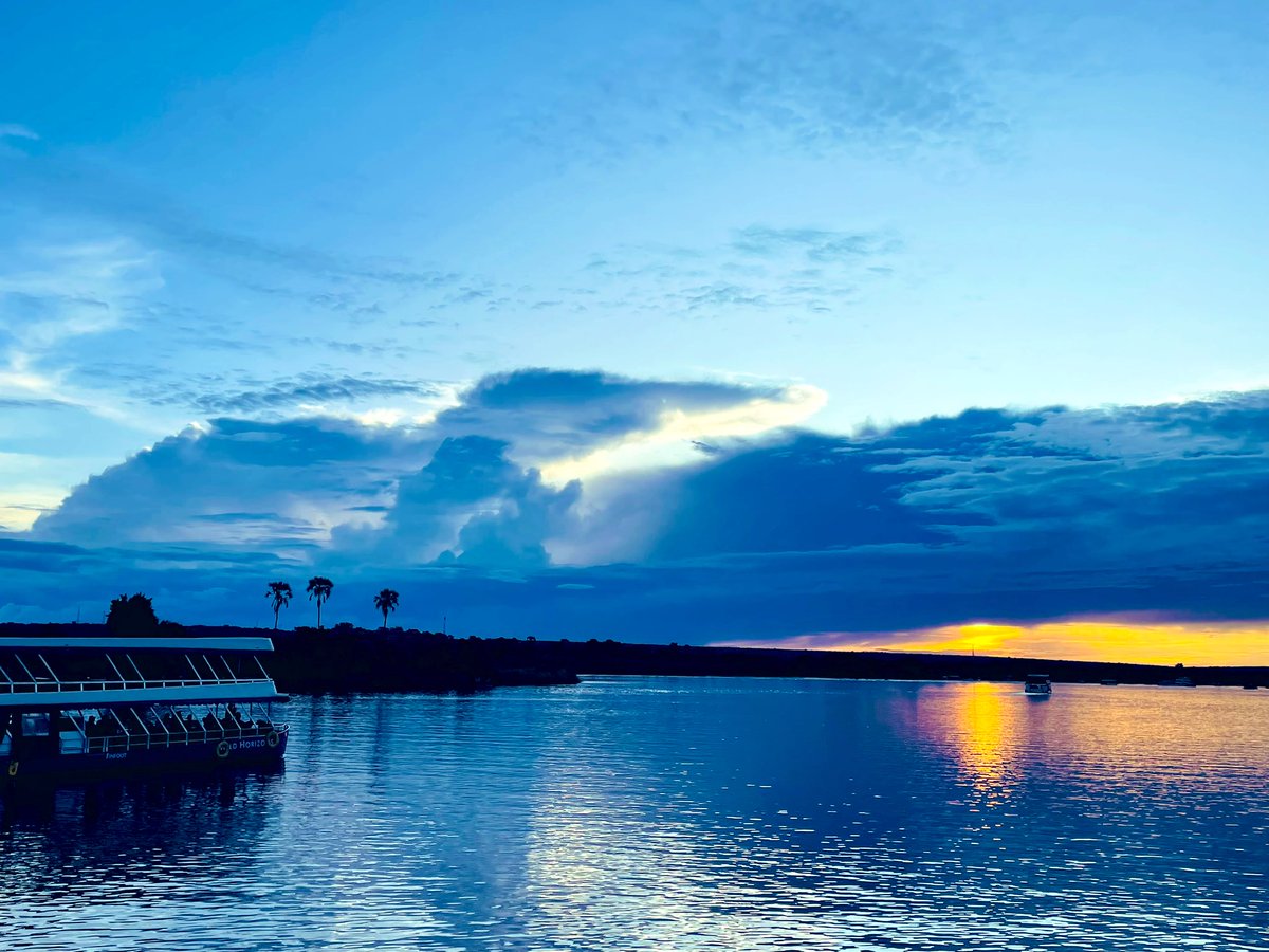 Yvonne_Maphosa's tweet image. Zimbabwean sunsets take the trophy! 🙌

Mother nature was just showing off today 😍🤌🥹

#TravelZimbabwe