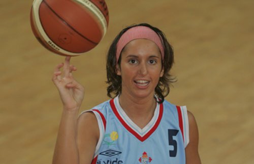 Celtabaloncesto's tweet photo. Punto final a su trayectoria como jugadora. Durante seis temporadas (03/09) @gemgarcia5 disputó 144 partidos con nuestro primer equipo. Grandes recuerdos de su etapa celeste.Todo lo mejor para tu futuro, Gema!!

#unhadasnosas https://t.co/JCSejQfrKr