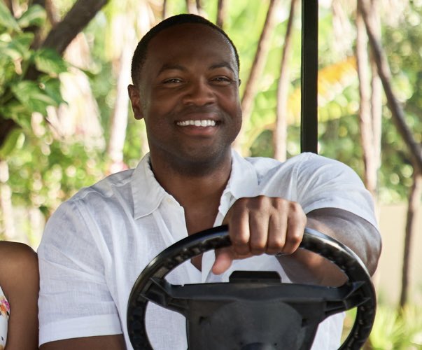HunksOfHallmark's tweet photo. Smile itโs almost the weekend ๐#CaribbeanSummer
@SerDariusBlain https://t.co/e2FO4u12Eo