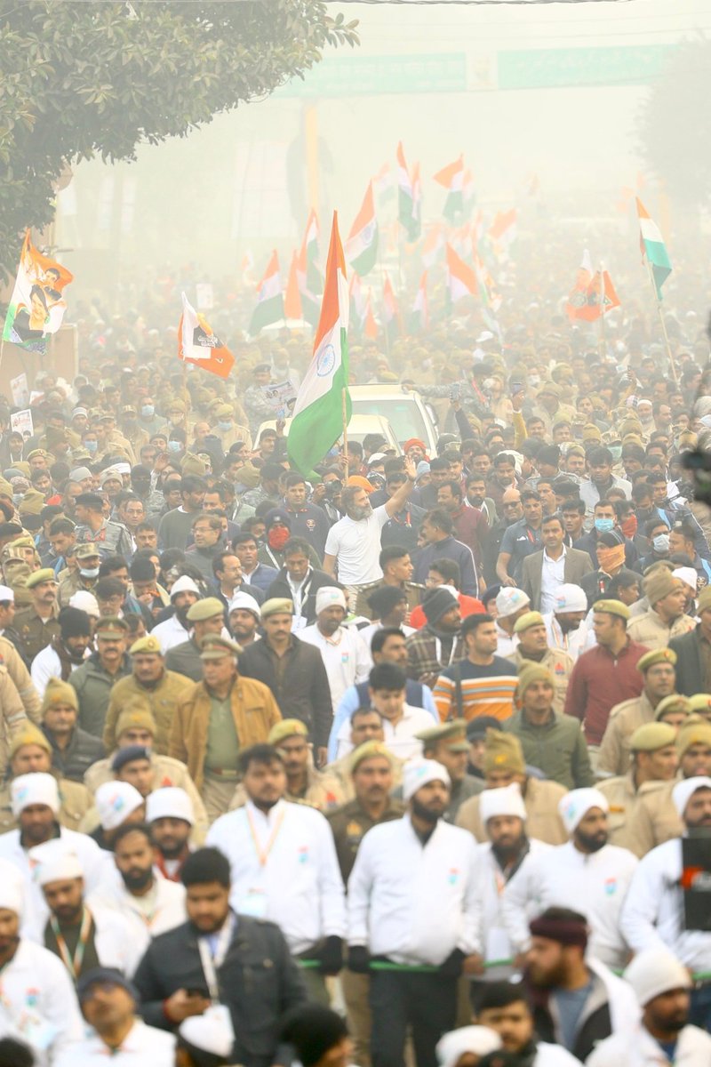 iamvijayvasanth's tweet photo. Center of attraction
Thalaivar @RahulGandhi . 
#BharatJodoYatra https://t.co/OBNcf8H0ha