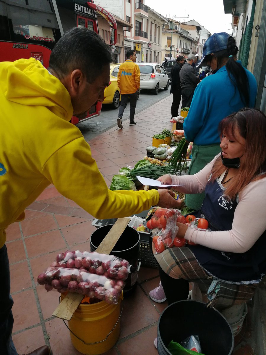 MarioVCastroQ's tweet photo. Visitar los barrios de #Cuenca es una prioridad para nosotros. Hoy recorrimos el Centro Histórico y constatamos los principales problemas del sector, como inseguridad y desorganización.
Por una #CiudadSegura #MarioCastroAlcalde https://t.co/Ovtbu3NMtX