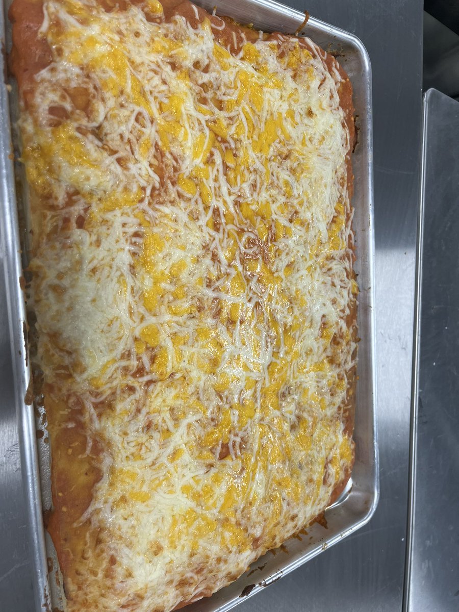 iveywe's tweet photo. My advanced culinary students made focaccia pizzas today! I am so proud of them! https://t.co/RGmAea1Lpm