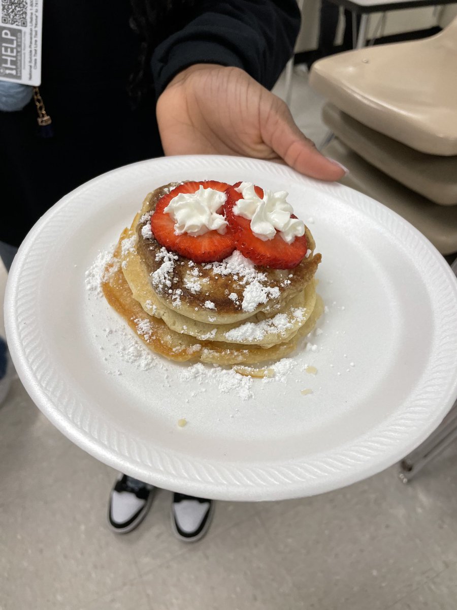 It’s time to create pancakes!!!! Hospitality classes demonstrated accurate baking measurements while incorporating a fruit garnish. 🥞🍓.⁦<a href="/HumbleISD_WMS/">Woodcreek Middle</a>⁩ ⁦<a href="/HumbleISD_CTE/">Humble ISD CTE</a>⁩