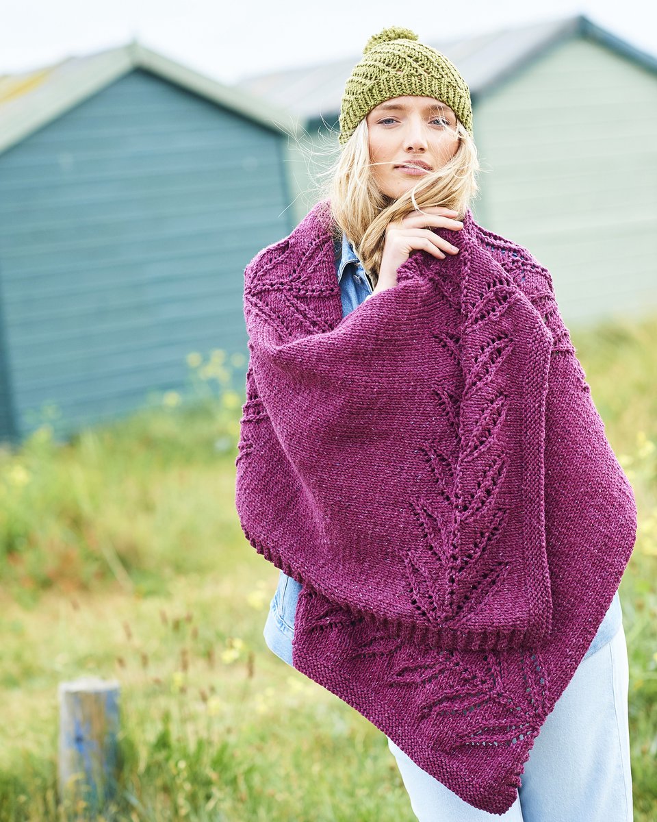 Our next make along is all about cosy accessories in ReCreate chunky. We’ve two patterns, 9948 and 9952 -Use the links to see what’s needed for each.
stylecraft-yarns.co.uk/patterns/9948/…
stylecraft-yarns.co.uk/patterns/9952/… 
Join in with others in the Make Along Facebook Group facebook.com/groups/4435083…