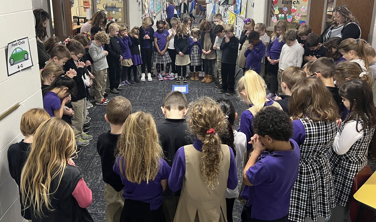 Gr 1 students at EBL gathered together in prayer today for Damar Hamlin 💜 #GoCHCA <a href="/BuffaloBills/">Buffalo Bills</a>
