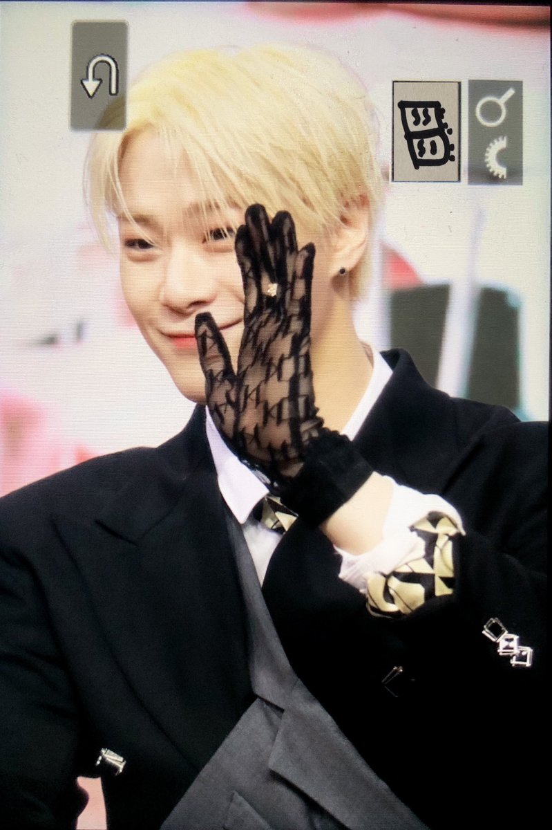 Binstory_0126's tweet photo. 230105 메이크스타 팬싸 

오늘 진짜 무슨 일이야…🥹왜이러게 귀엽냐고🥹🤧🫶🏻

#문빈 #아스트로 #ASTRO #MOONBIN https://t.co/bPNSGnZa97