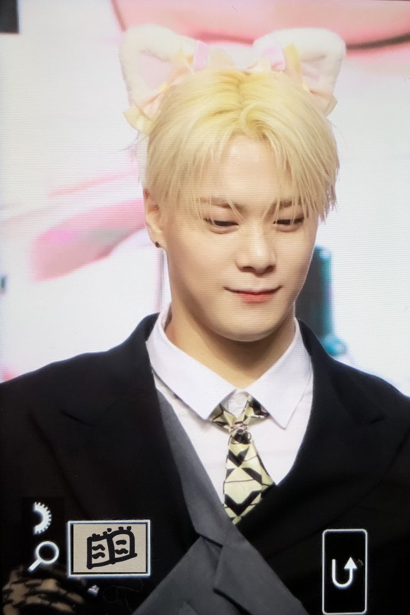 Binstory_0126's tweet photo. 230105 메이크스타 팬싸 

오늘 진짜 무슨 일이야…🥹왜이러게 귀엽냐고🥹🤧🫶🏻

#문빈 #아스트로 #ASTRO #MOONBIN https://t.co/bPNSGnZa97