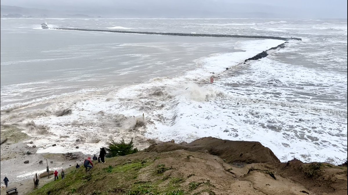 goofyfooter's tweet photo. Massive Waves flooding over Mavericks Jetty FULL VIDEO : https://t.co/dP8cQk6TcD  #mavericks #bombcyclone #storm #surf #rain #flooding #majorflooding #waves #halfmoonbay #california https://t.co/Neiwc157FX